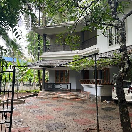 H Villa Nilambūr Exterior foto