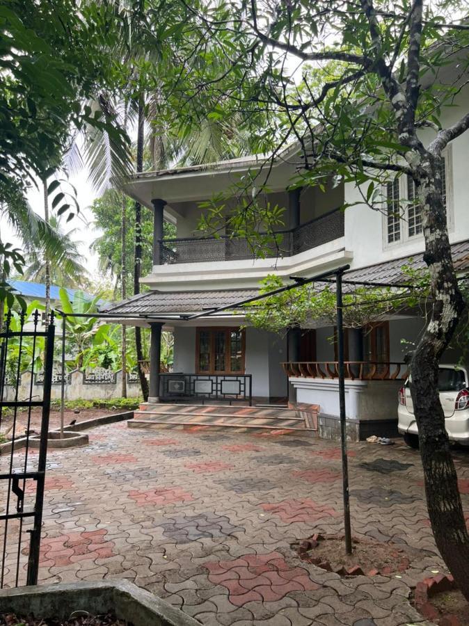 H Villa Nilambūr Exterior foto